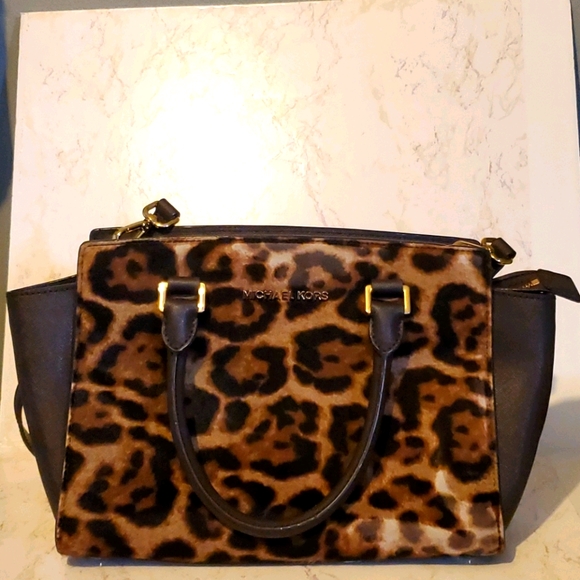 Michael Kors Handbags - Leopard print Selma Michael Kors bag